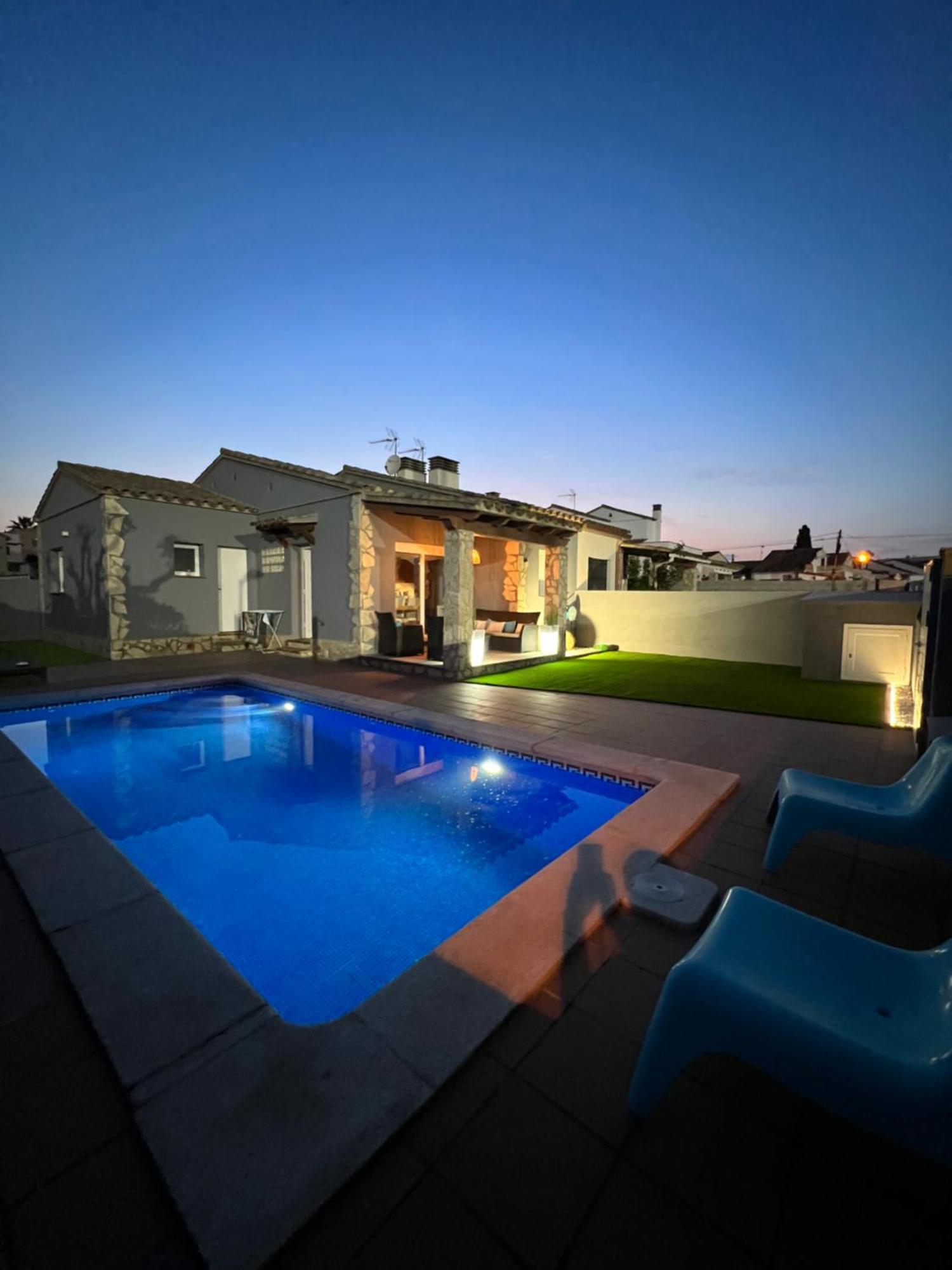 Casa En L Escala Con Piscina Y Wifi Free Villa L' Escala Exteriör bild